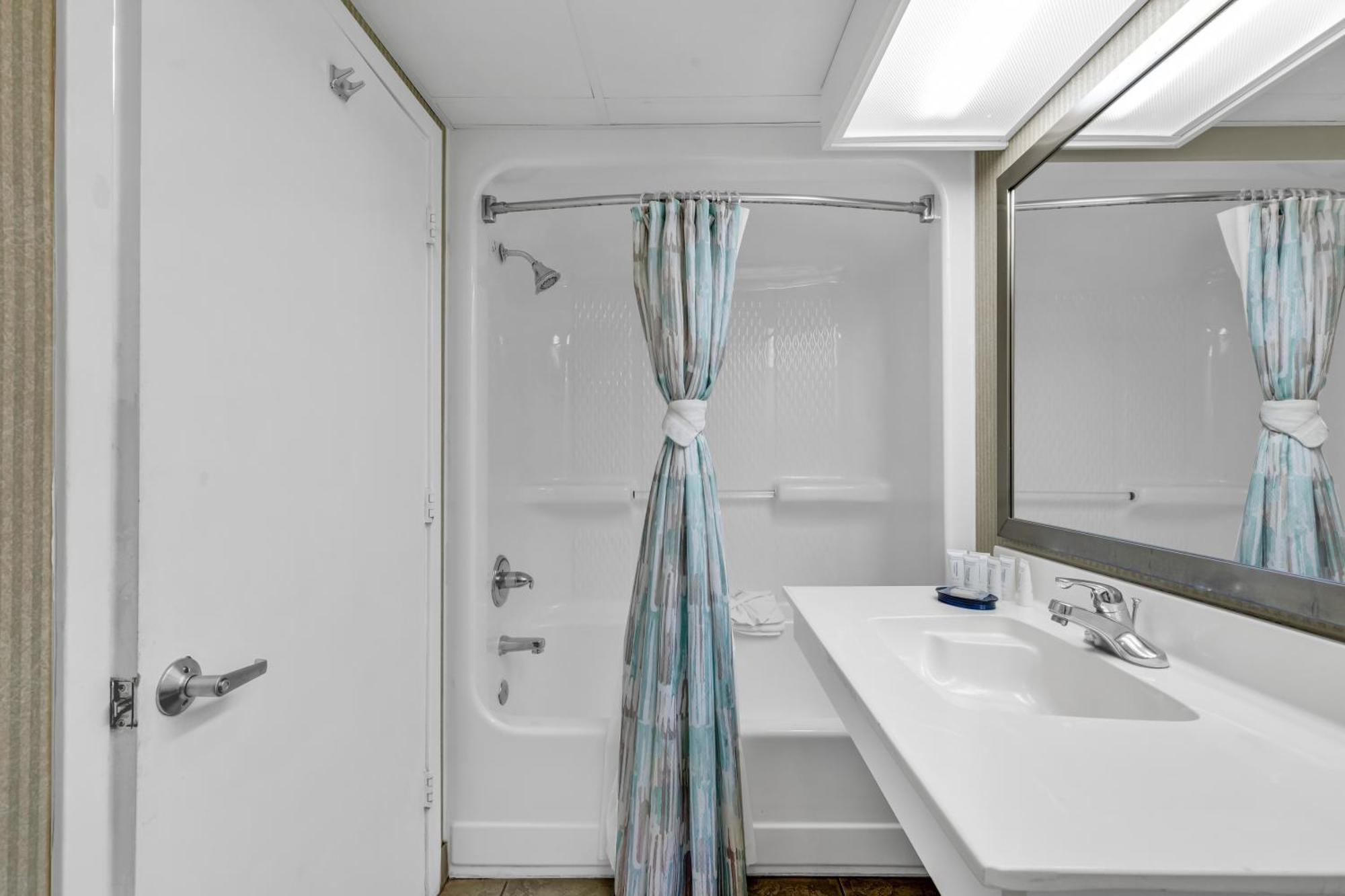 Oceanfront Condo Camelot By The Sea Миртл-Бич Экстерьер фото